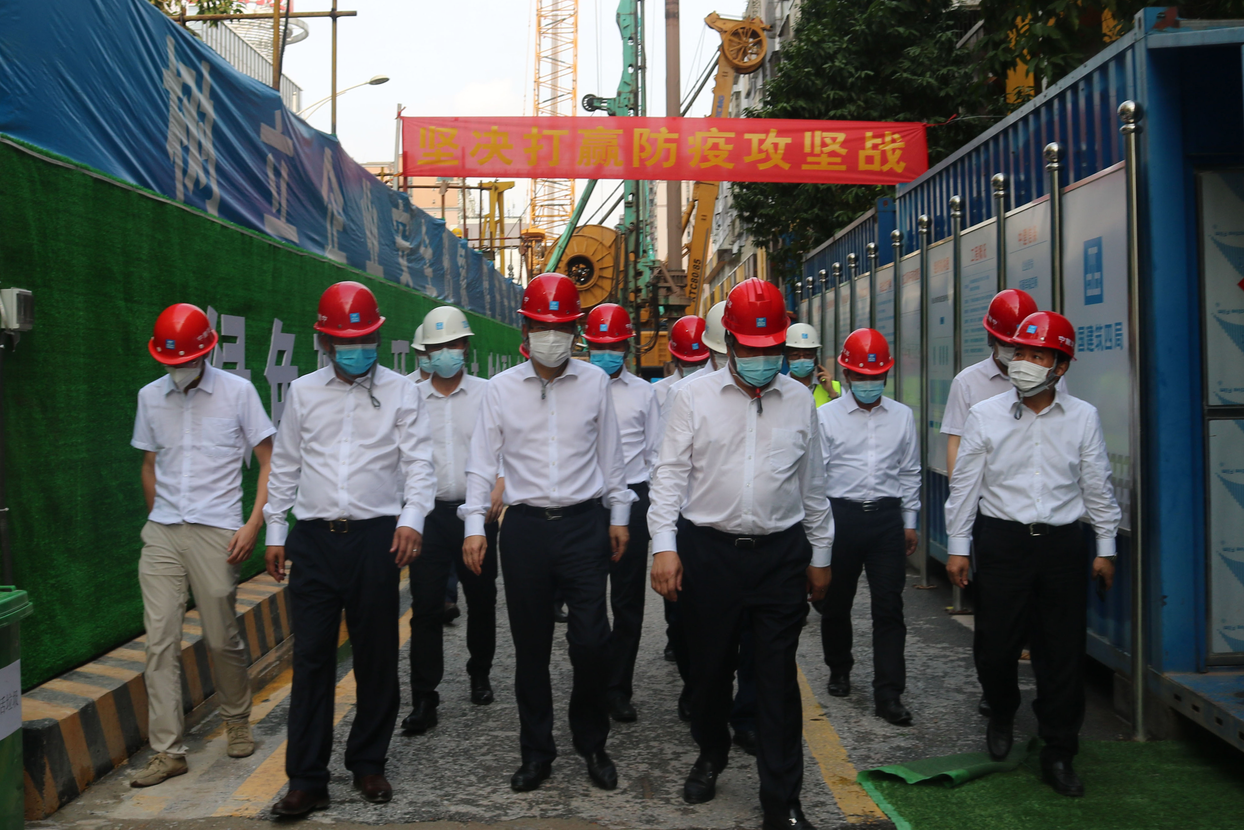 局领导视察2#联络通道+王书宇.jpg 局领导视察2#联络通道+王书宇.jpg