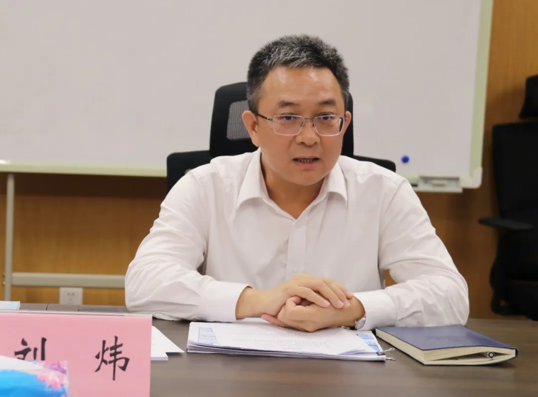 刘炜讲话中.jpg