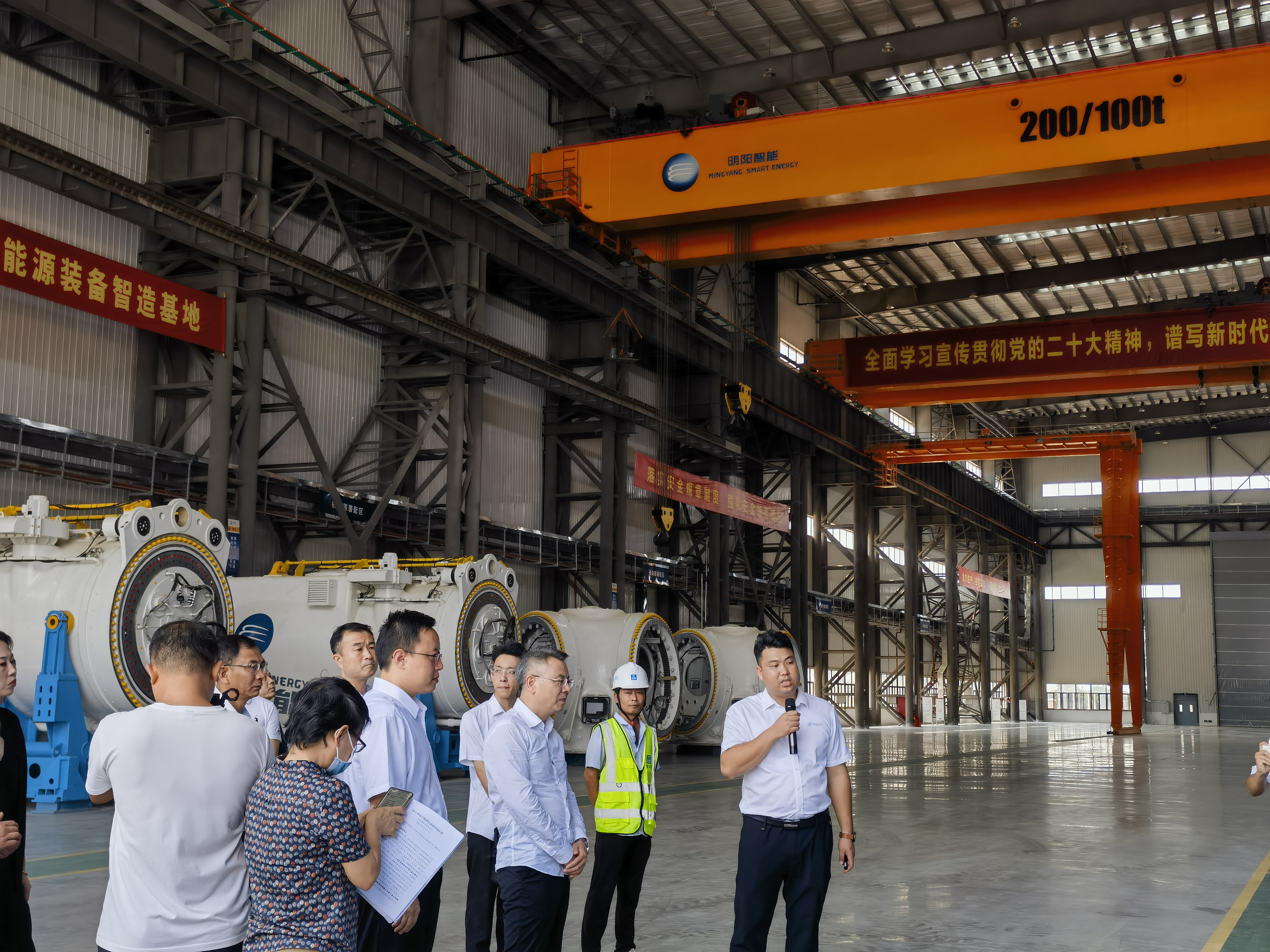 海南省省委党组成员、副省长刘平治带队视察东方明阳新能源高端装备基地项目.jpg